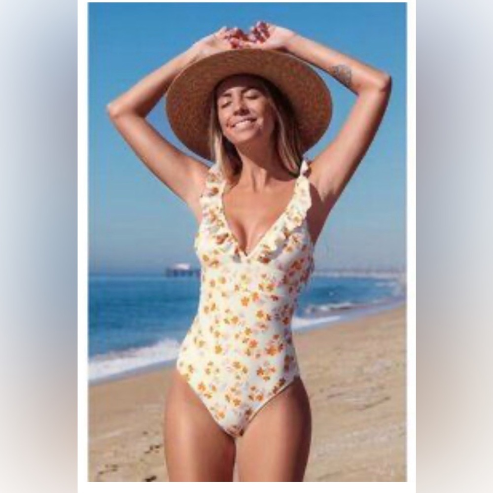 Cupshe Cream Floral Ruffle One-Piece Swimsuit